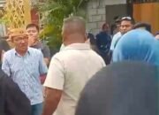 Masa Geruduk Rumah Pribadi Nelson Pomalingo, Tagih Uang Saksi Yang Tidak Dibayar