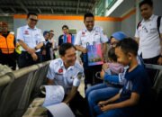 Semakin Melayani Sepenuh Hati, Direktur Utama KAI Bobby Rasyidin Menyapa Langsung Pelanggan di Wilayah Daop 1 Jakarta