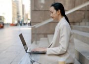 Suka Duka Jadi Karyawan Kantoran Sekaligus Punya Usaha Sampingan