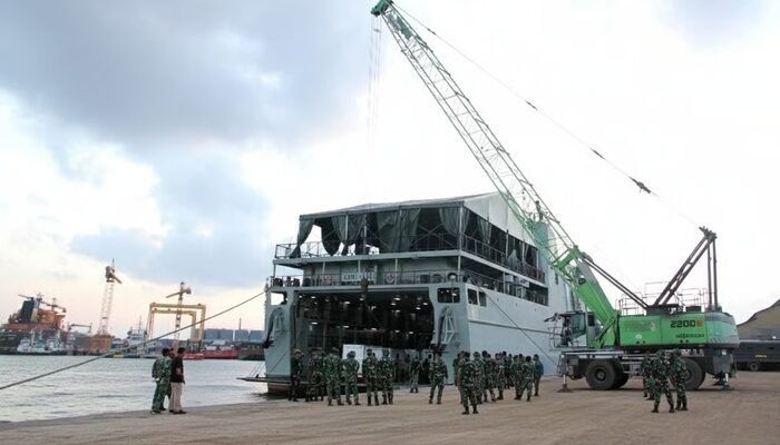 Dari Pelabuhan Belawan, Bantuan Logistik TNI AD Menuju Wilayah Terdampak