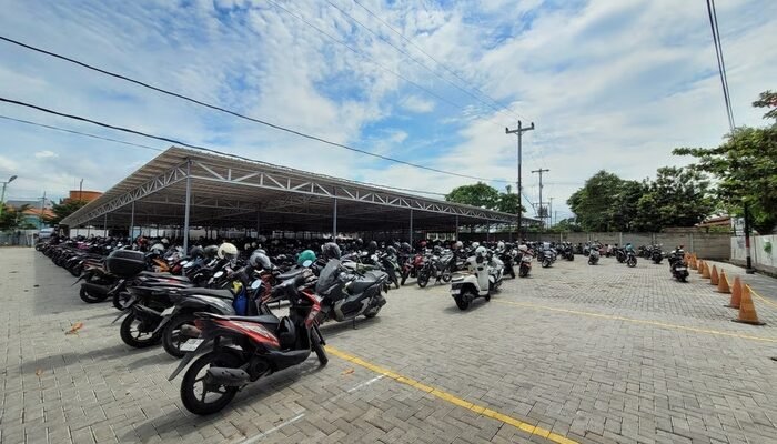 Parkir Motor Kini Lebih Nyaman, KAI Services Tata Ulang Area Parkir Semarang Tawang