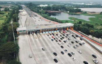 Tembus 523 Ribu Kendaraan Melintas di Gerbang Tol Cikampek Utama, Mobilitas ke Timur Trans Jawa Melonjak Signifikan