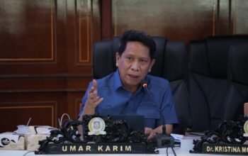 Kritik Umar Karim “Direspon”, Gubernur Gusnar pangkas Anggaran Pakaian Dinas