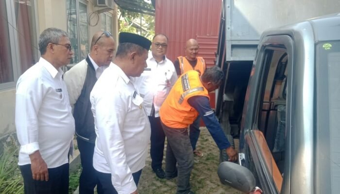 Tak Ingin Layanan Tersendat, Camat Dumbo Raya Cek Armada Sampah