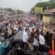 Tolak Kriminalisasi Walikota Gorontalo, Ribuan Massa Kepung Polda Gorontalo