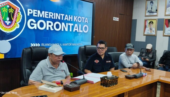 Desak Pardede Mundur, Adhan Dambea : Demo Eks Jawatan Tetap Berlanjut