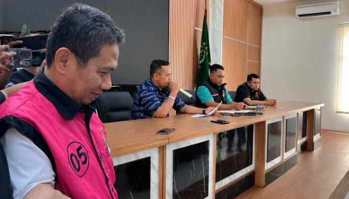 Jumat Keramat Kejati, Eks Pj Gubernur Gorontalo HHN Resmi Berkemeja Tahanan
