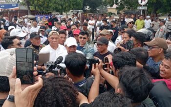 Suasana Polda Gorontalo Sempat Tegang, Wali Kota Turun Tangan Tenangkan Massa