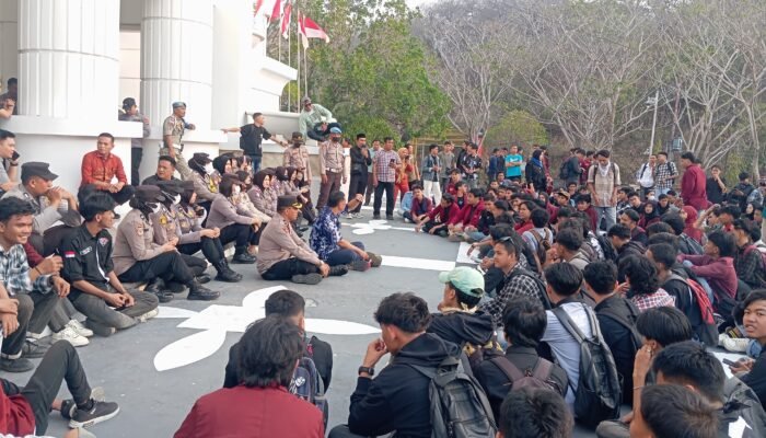 Sempat Ricuh, Aliansi Merah Maron Ancam Lipatgandakan Massa Jika Forkopimda Absen di Aksi Jilid III